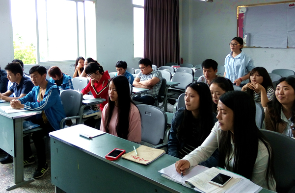 学生座谈会.jpg